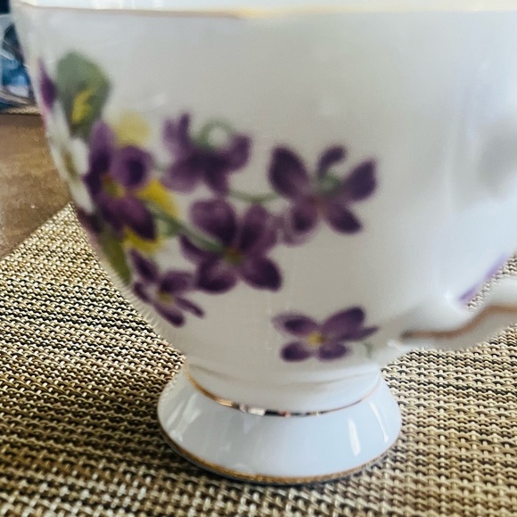 Royal Tuscan Woodland Violet Porcelain Teacup and Saucer Set - Picture 4 of 7
